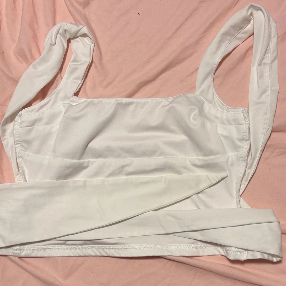 Princess Polly White Open Back -  Going Out Top - Picture 2 of 3